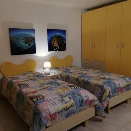 #more4less Casa Vacanza 100mq 2 Bagni Parcheggio Incluso アパート
